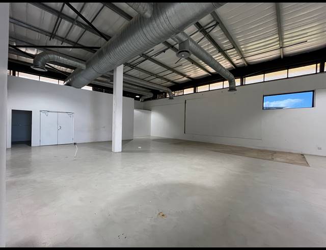 425M² SHOWROOM TO LET IN BALLITO DISTRICT